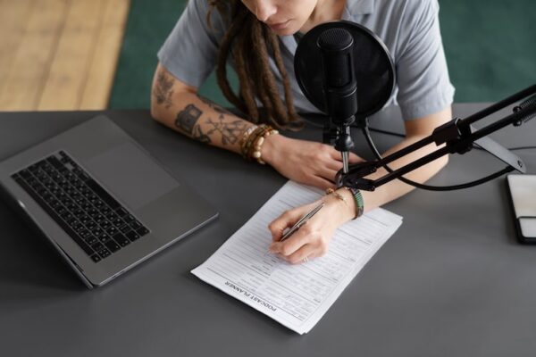 Writing Media Criticism — From Response to Argument